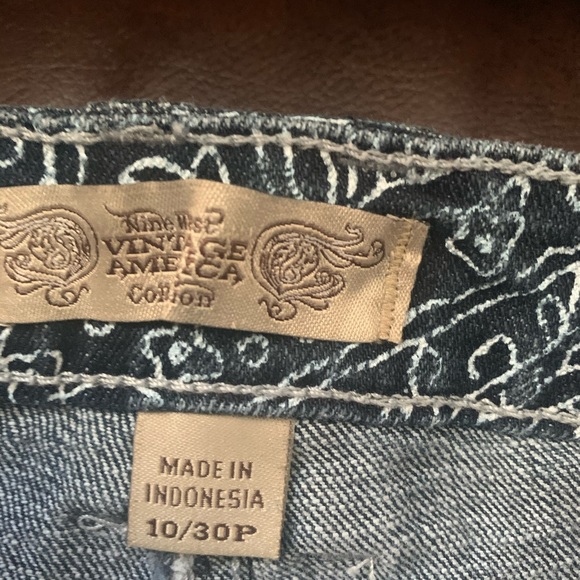 Skirts - Picture 3 of 3